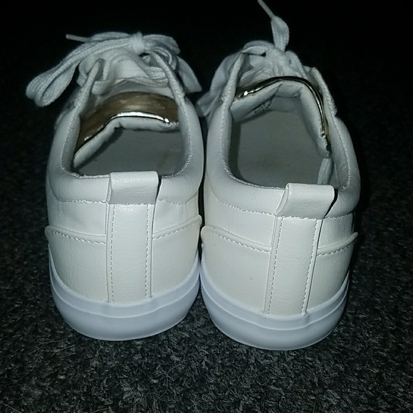 White casual sneakers with a good tounge - Picture 3 of 5